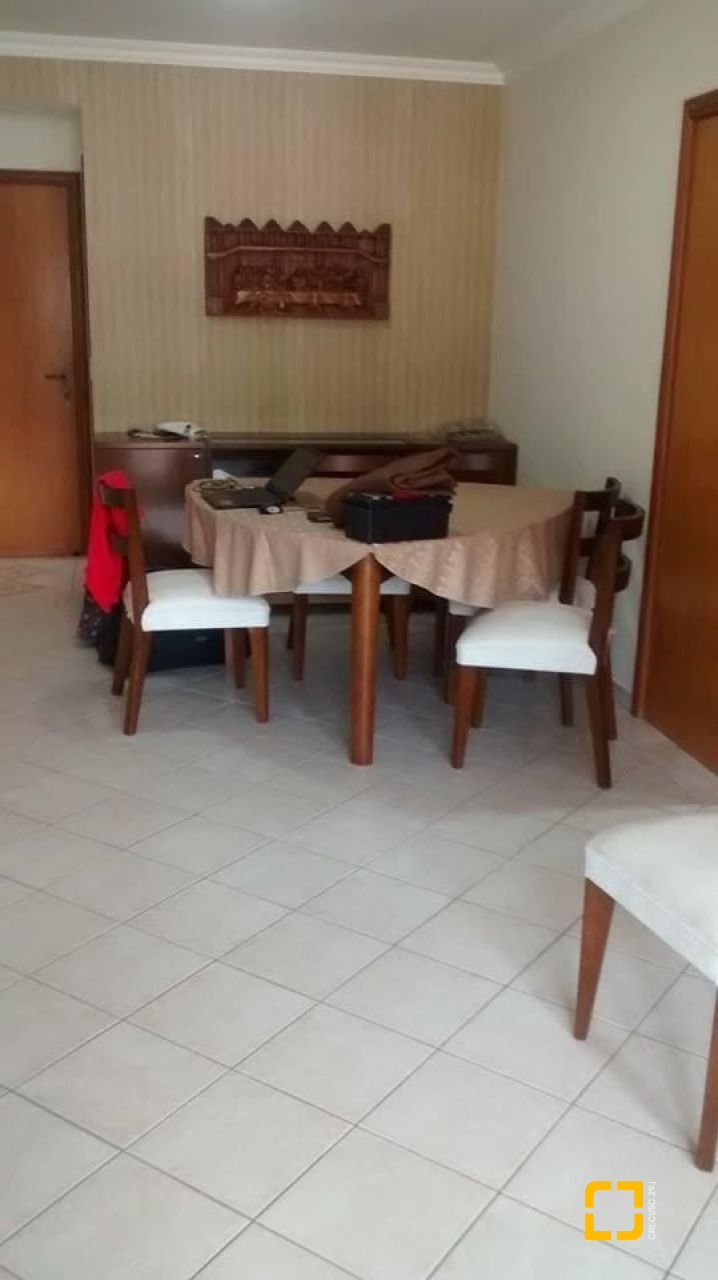 Apartamento com 76m², 3 quartos (sendo 1 suíte), 1 garagem, no bairro Centro em Florianópolis