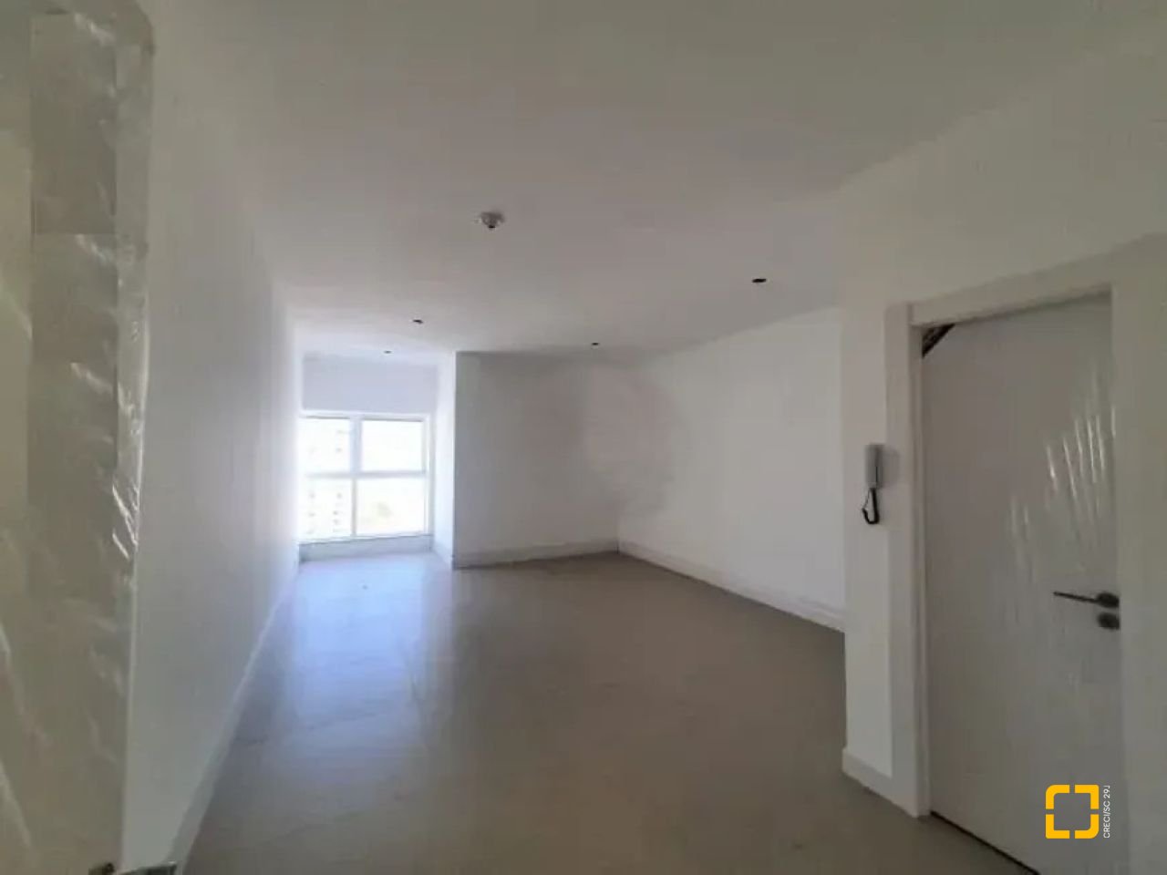 Sala com 25m², 1 garagem, no bairro Estreito em Florianópolis