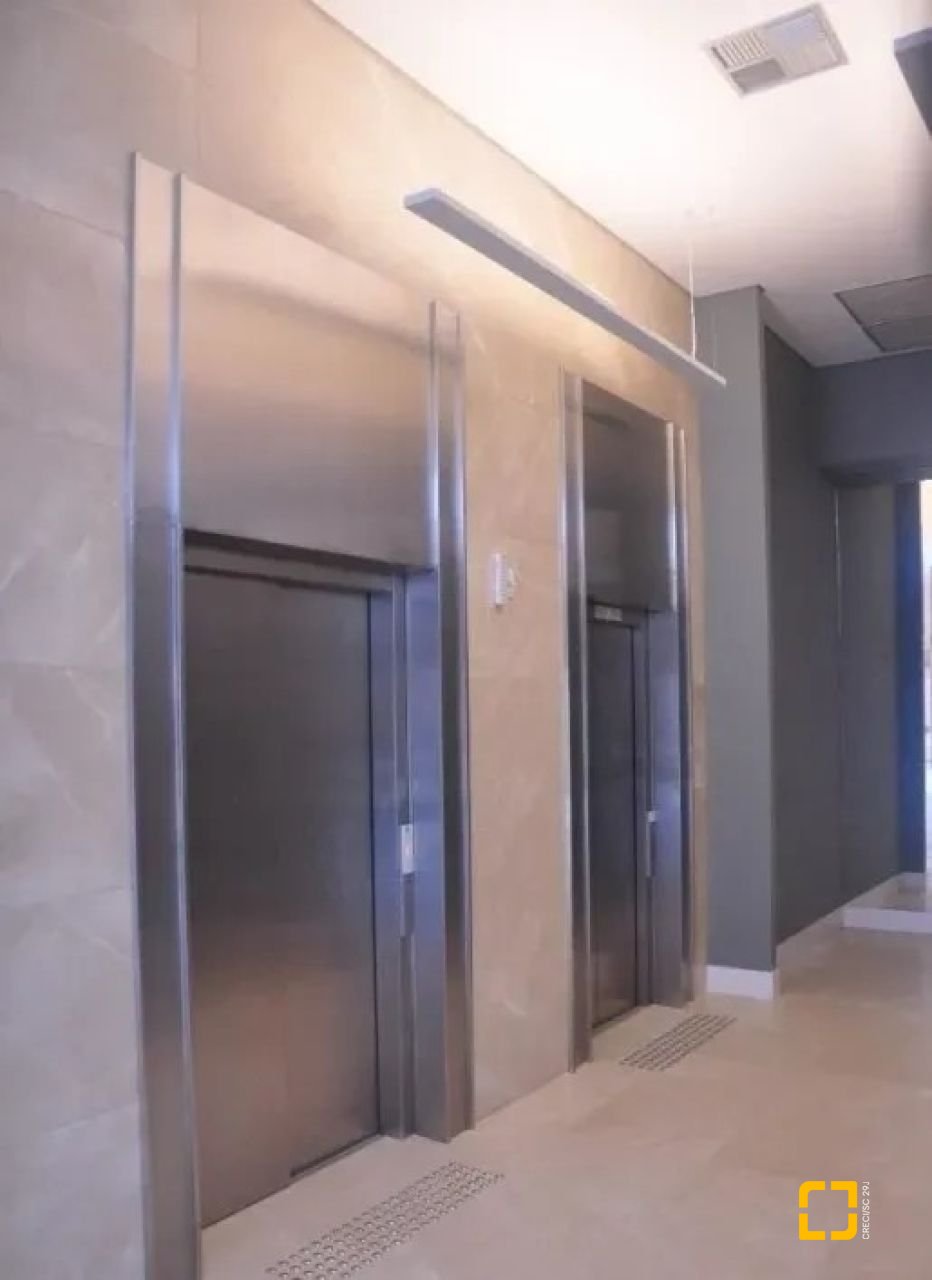 Sala com 25m², 1 garagem, no bairro Estreito em Florianópolis