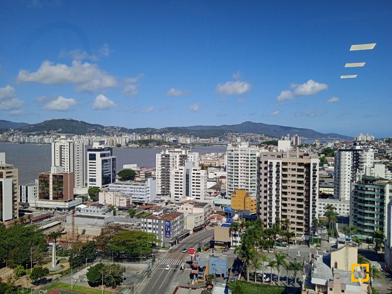 Sala com 25m², 1 garagem, no bairro Estreito em Florianópolis