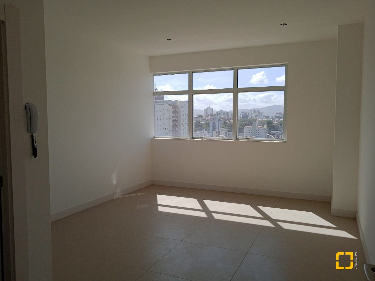 Sala com 25m², 1 garagem, no bairro Estreito em Florianópolis