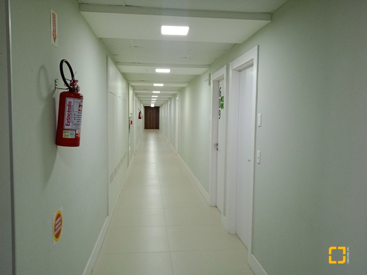 Sala com 25m², 1 garagem, no bairro Estreito em Florianópolis