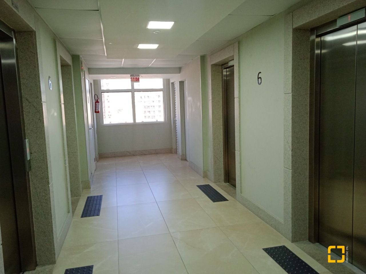 Sala com 25m², 1 garagem, no bairro Estreito em Florianópolis