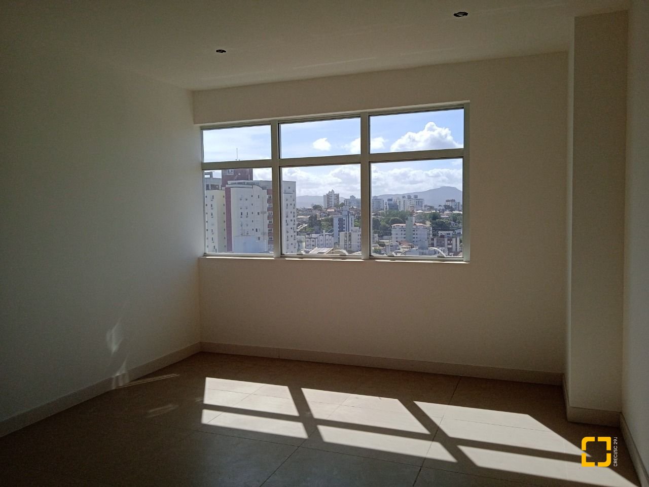 Sala com 25m², 1 garagem, no bairro Estreito em Florianópolis