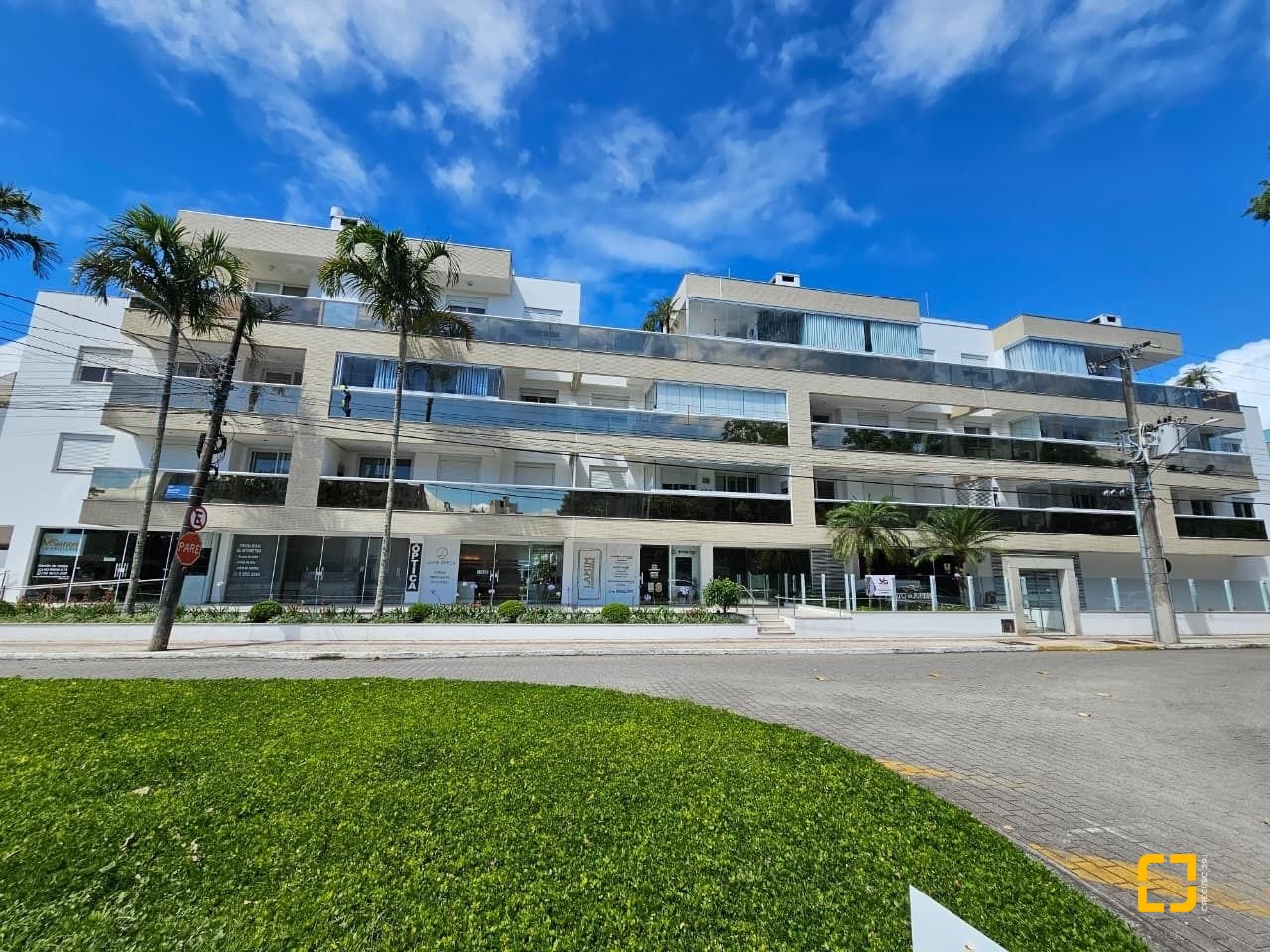 Apartamento com 95m², 4 quartos (sendo 1 suíte), 2 garagens, no bairro Jurerê em Florianópolis