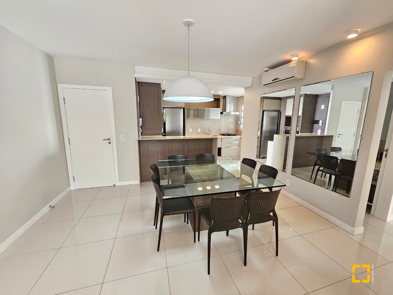 Apartamento com 95m², 4 quartos (sendo 1 suíte), 2 garagens, no bairro Jurerê em Florianópolis