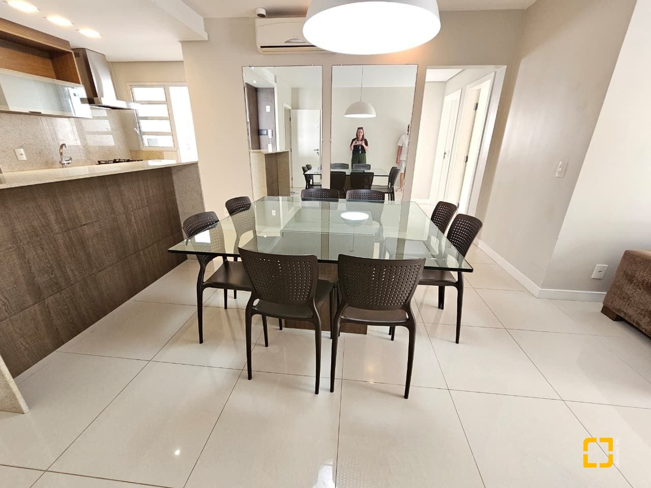 Apartamento com 95m², 4 quartos (sendo 1 suíte), 2 garagens, no bairro Jurerê em Florianópolis