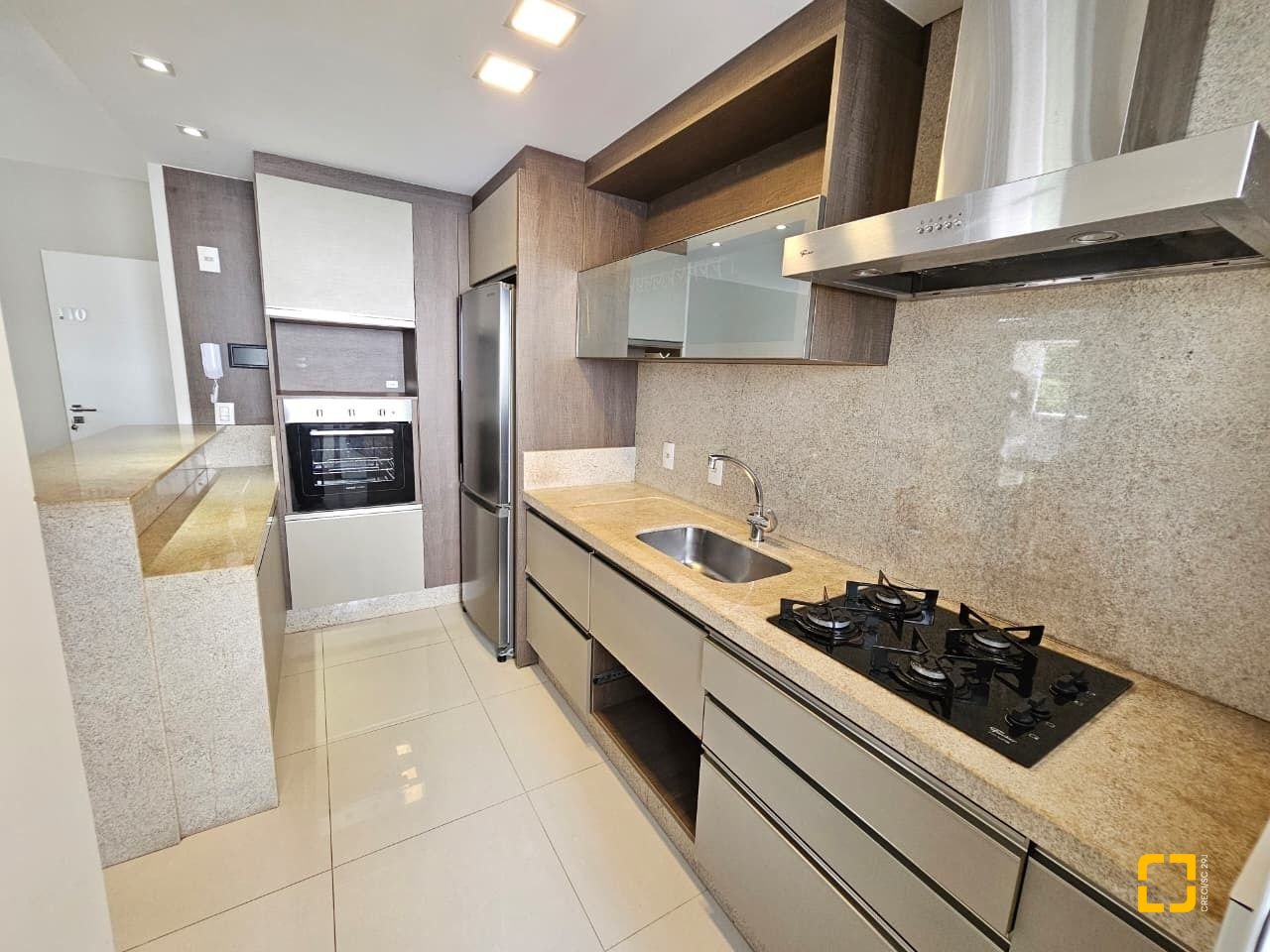 Apartamento com 95m², 4 quartos (sendo 1 suíte), 2 garagens, no bairro Jurerê em Florianópolis