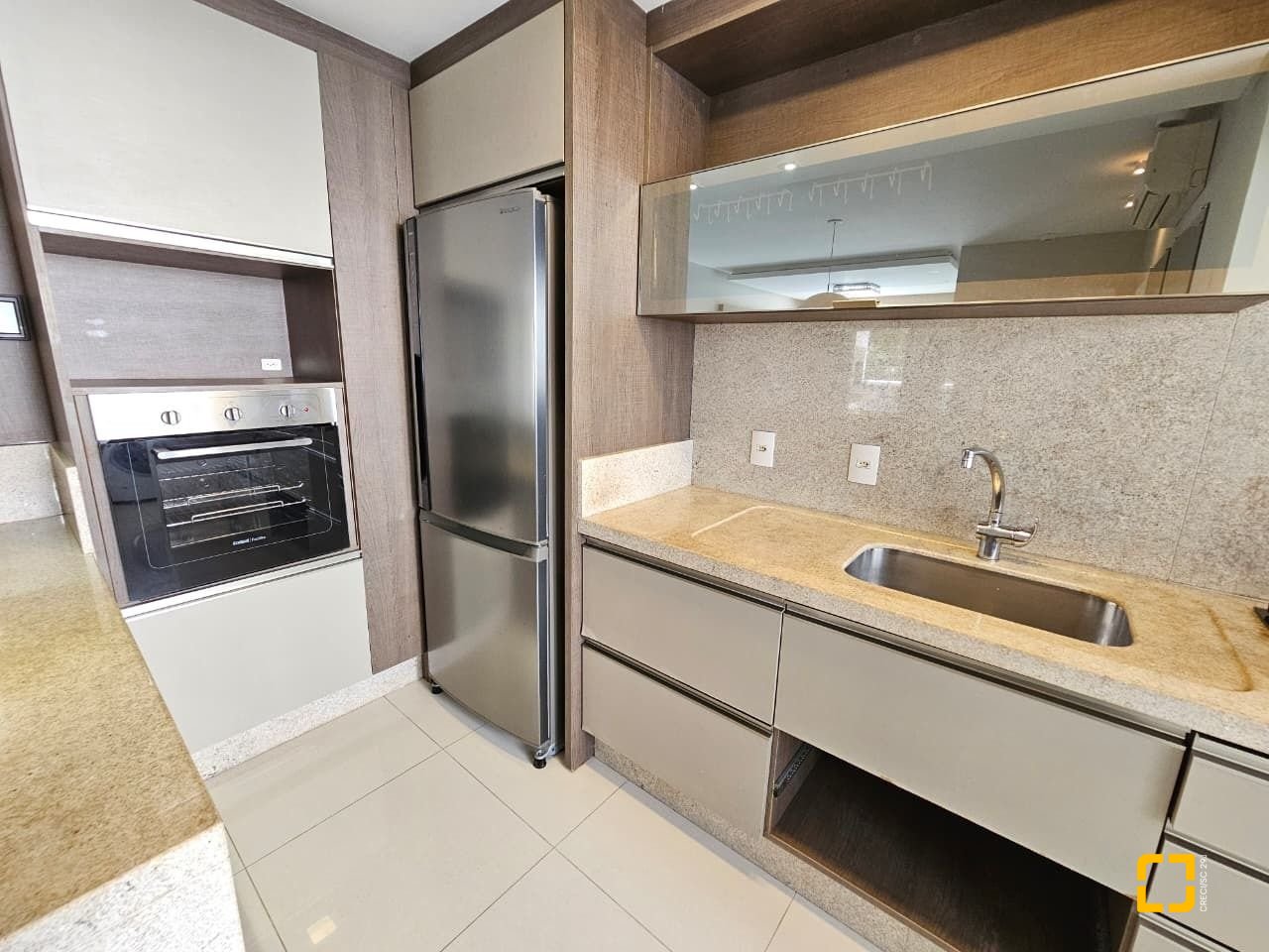 Apartamento com 95m², 4 quartos (sendo 1 suíte), 2 garagens, no bairro Jurerê em Florianópolis