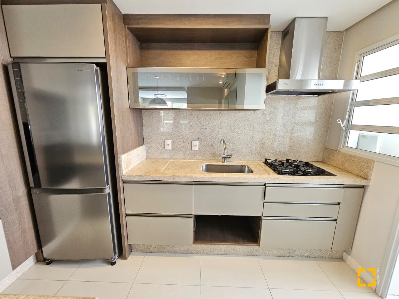 Apartamento com 95m², 4 quartos (sendo 1 suíte), 2 garagens, no bairro Jurerê em Florianópolis