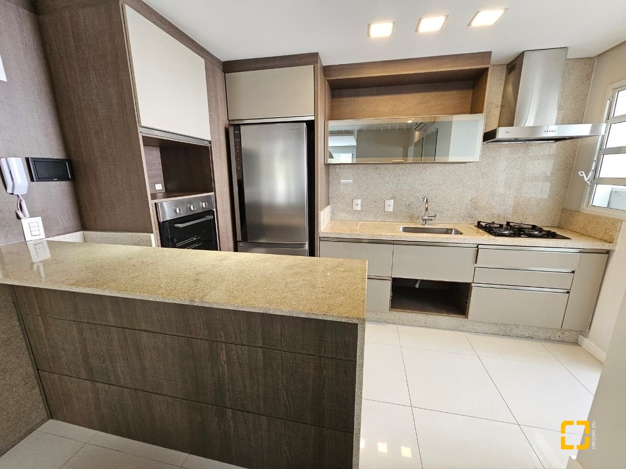 Apartamento com 95m², 4 quartos (sendo 1 suíte), 2 garagens, no bairro Jurerê em Florianópolis