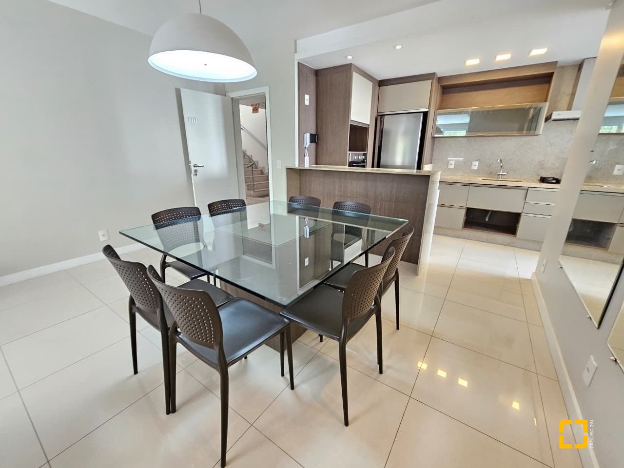 Apartamento com 95m², 4 quartos (sendo 1 suíte), 2 garagens, no bairro Jurerê em Florianópolis