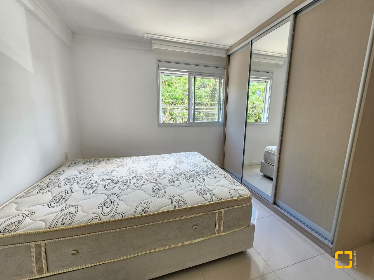 Apartamento com 95m², 4 quartos (sendo 1 suíte), 2 garagens, no bairro Jurerê em Florianópolis