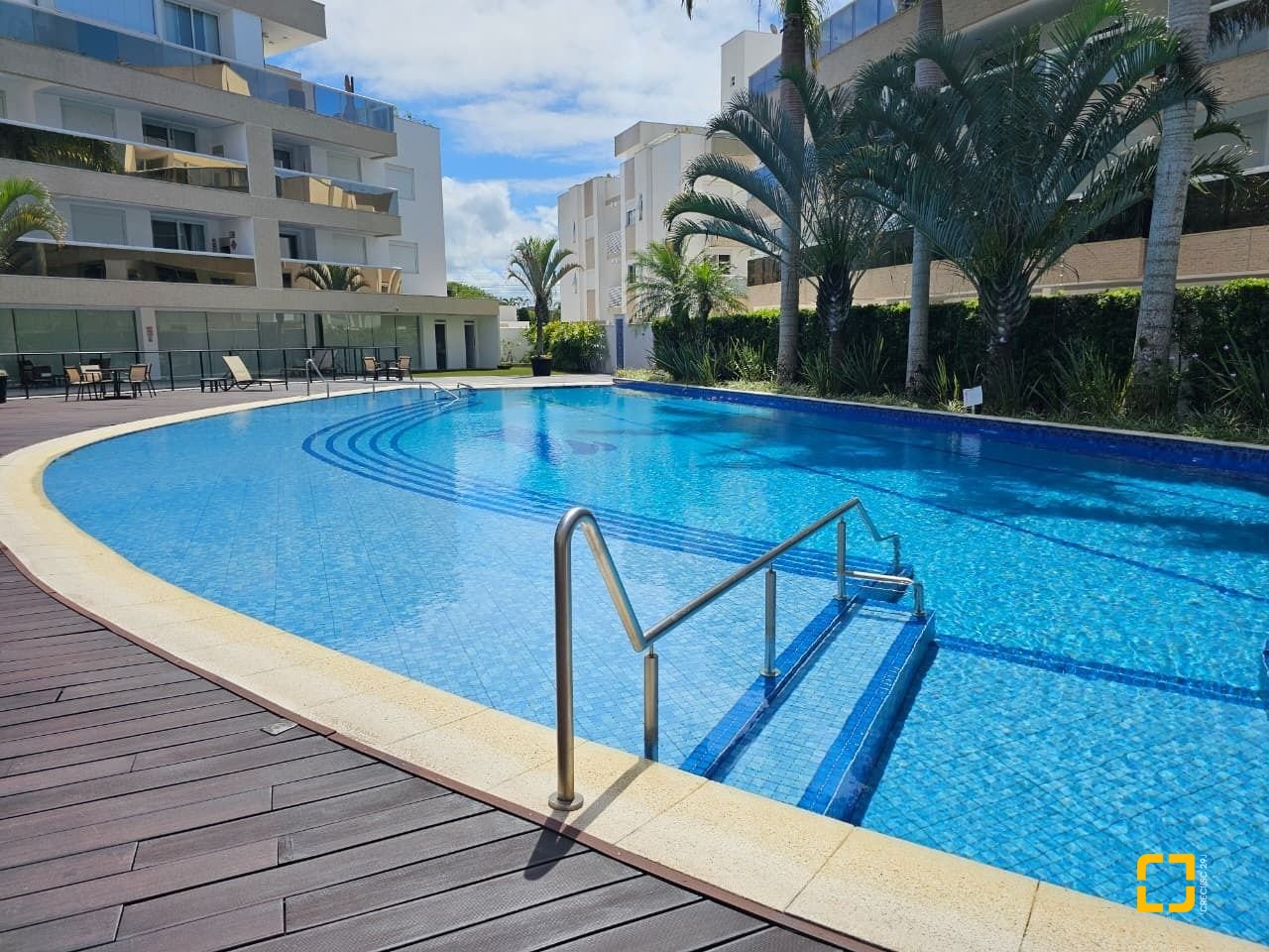 Apartamento com 95m², 4 quartos (sendo 1 suíte), 2 garagens, no bairro Jurerê em Florianópolis