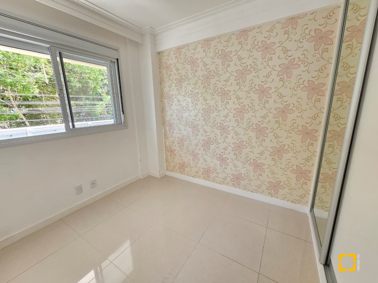 Apartamento com 95m², 4 quartos (sendo 1 suíte), 2 garagens, no bairro Jurerê em Florianópolis