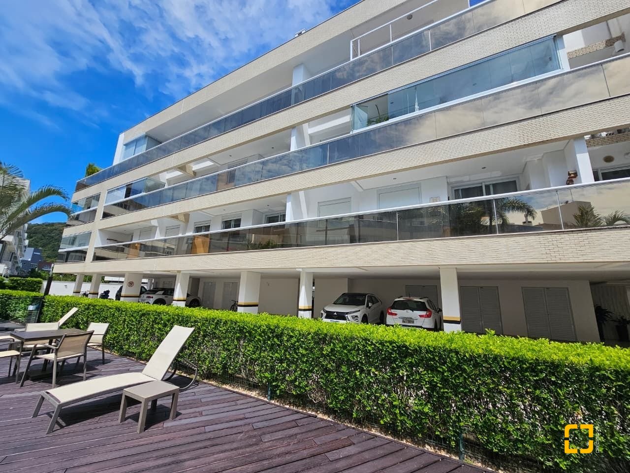 Apartamento com 95m², 4 quartos (sendo 1 suíte), 2 garagens, no bairro Jurerê em Florianópolis
