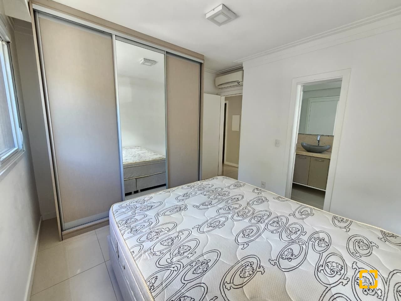 Apartamento com 95m², 4 quartos (sendo 1 suíte), 2 garagens, no bairro Jurerê em Florianópolis