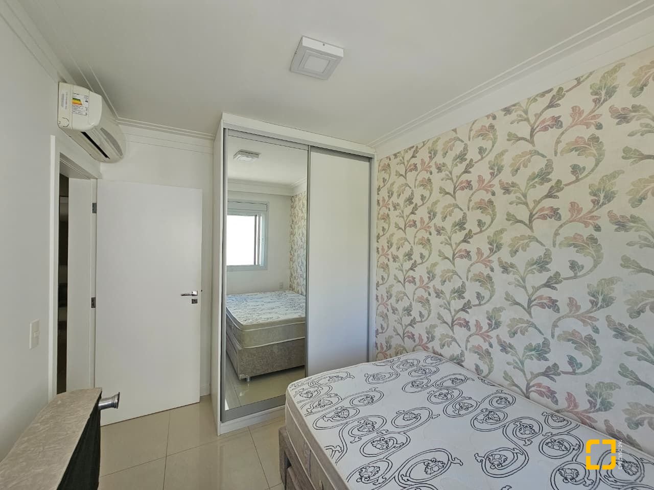 Apartamento com 95m², 4 quartos (sendo 1 suíte), 2 garagens, no bairro Jurerê em Florianópolis