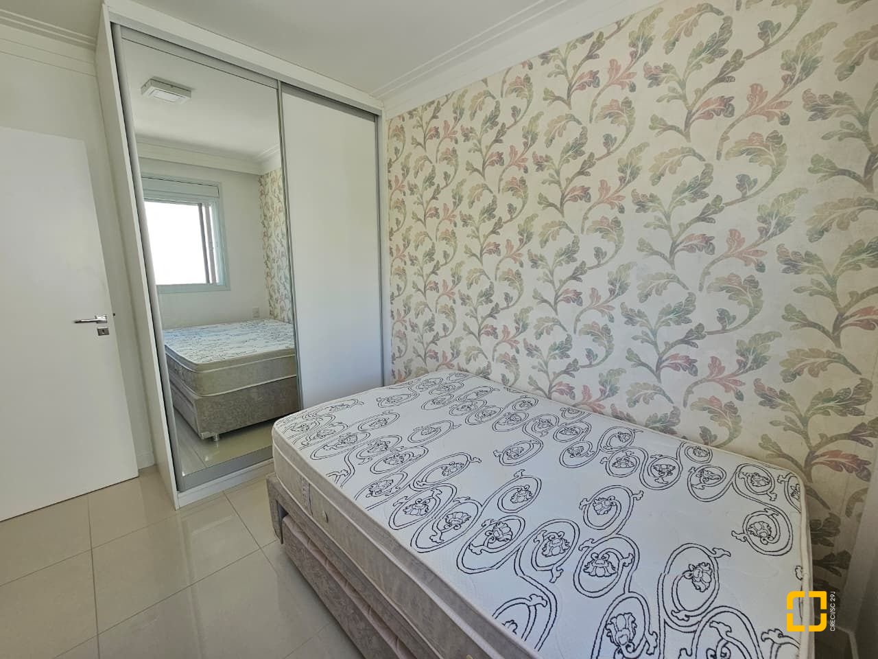 Apartamento com 95m², 4 quartos (sendo 1 suíte), 2 garagens, no bairro Jurerê em Florianópolis