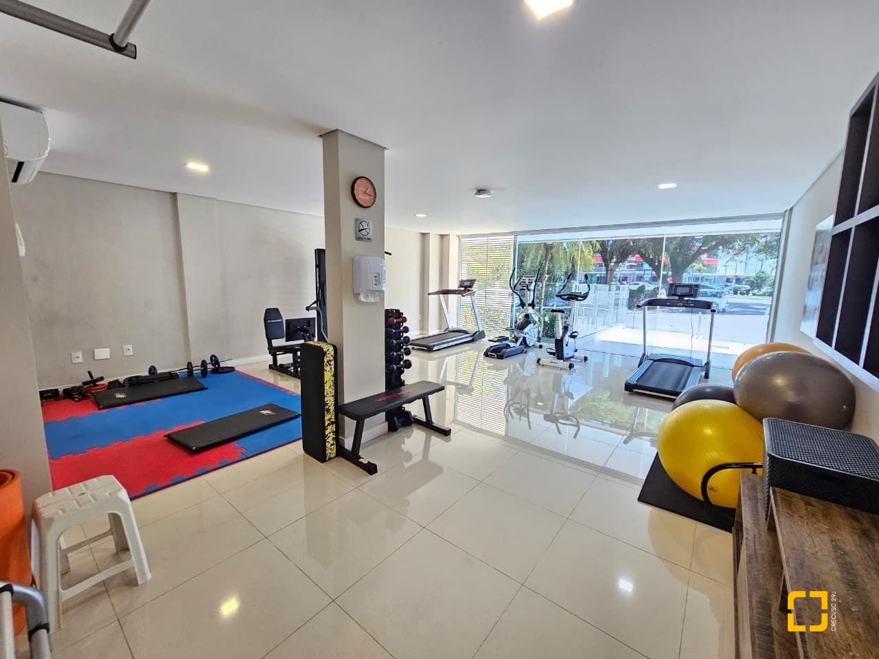 Apartamento com 95m², 4 quartos (sendo 1 suíte), 2 garagens, no bairro Jurerê em Florianópolis