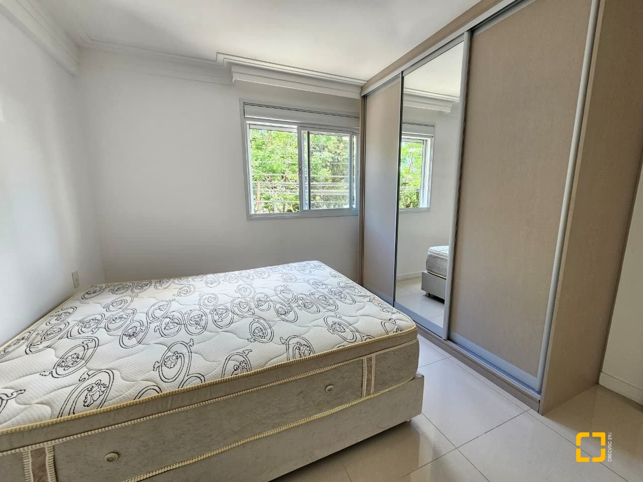 Apartamento com 95m², 4 quartos (sendo 1 suíte), 2 garagens, no bairro Jurerê em Florianópolis