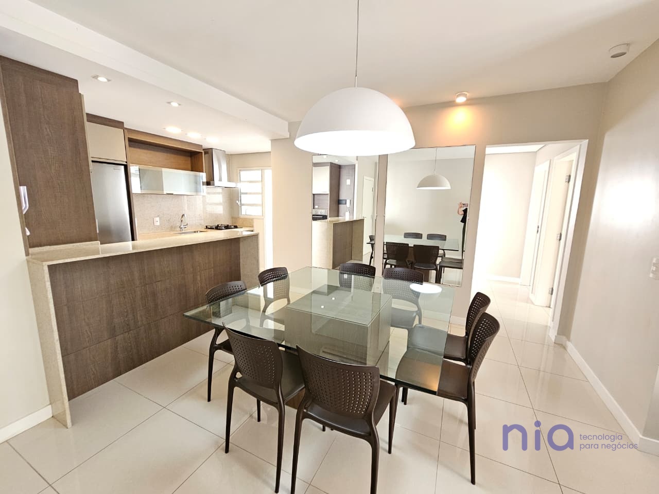 Apartamento com 95m², 3 quartos (sendo 1 suíte), 2 garagens, no bairro Jurerê em Florianópolis