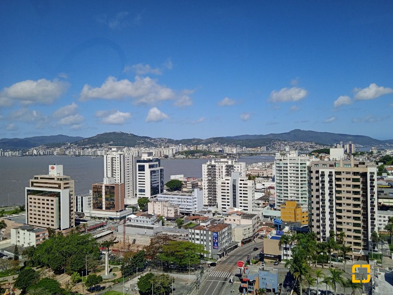 Sala com 24m², 1 garagem, no bairro Estreito em Florianópolis