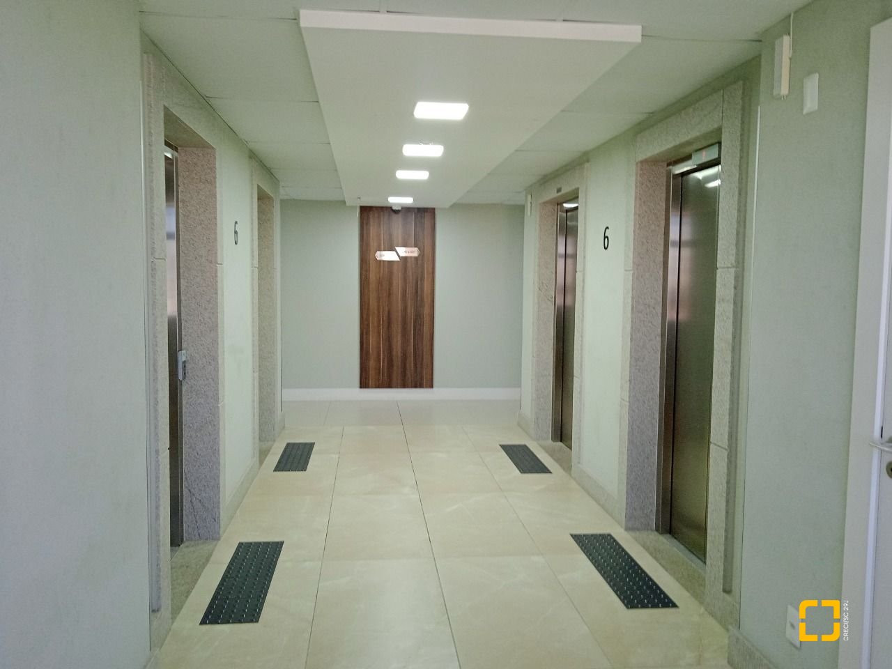 Sala com 24m², 1 garagem, no bairro Estreito em Florianópolis