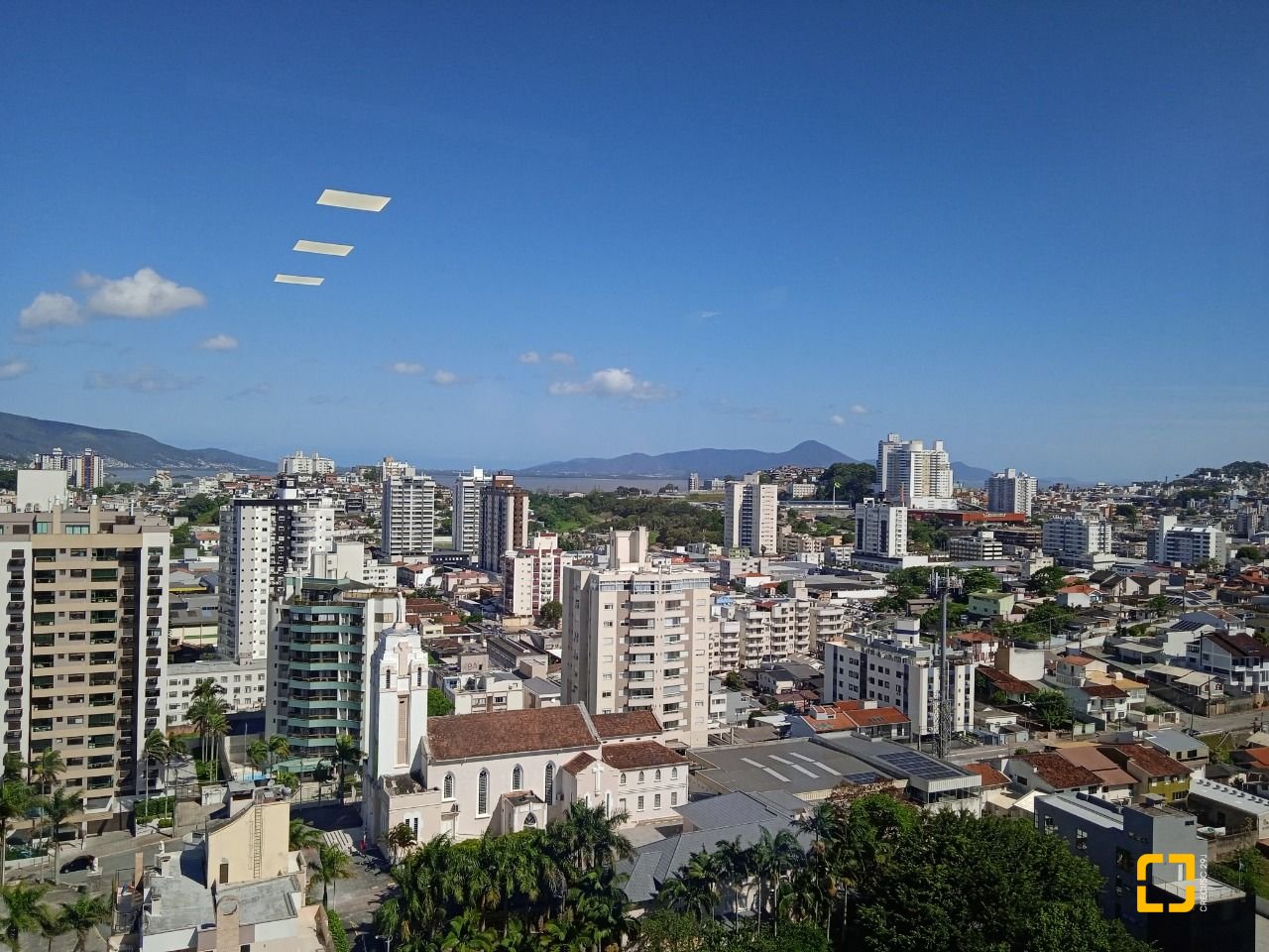Sala com 24m², 1 garagem, no bairro Estreito em Florianópolis