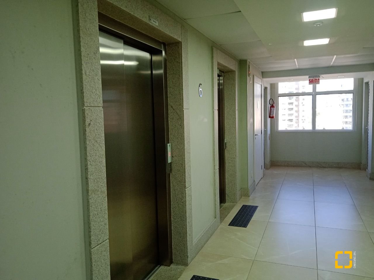 Sala com 24m², 1 garagem, no bairro Estreito em Florianópolis
