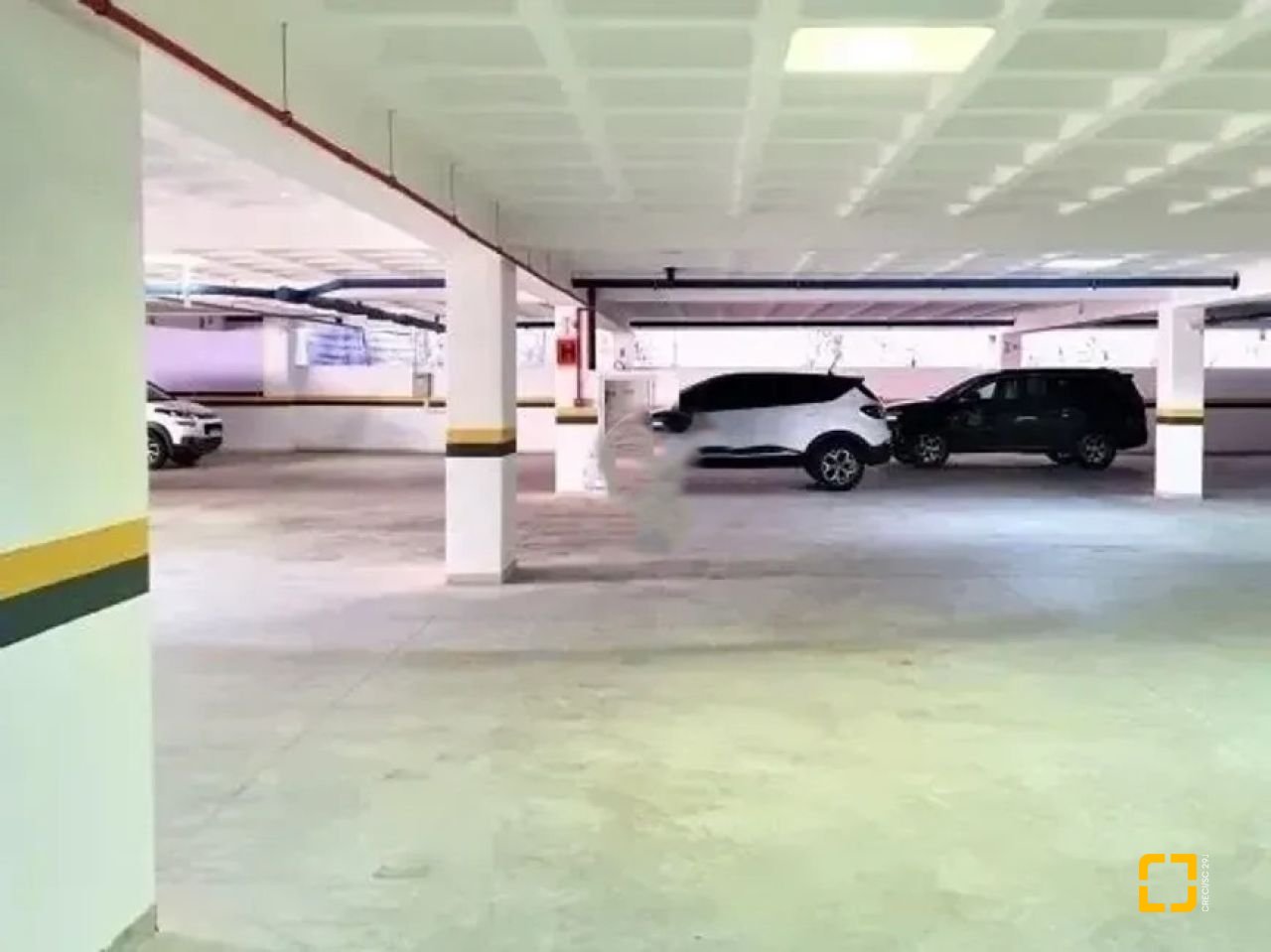 Sala com 24m², 1 garagem, no bairro Estreito em Florianópolis