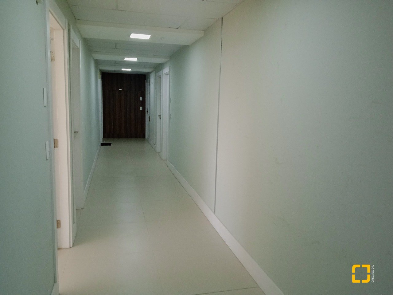 Sala com 24m², 1 garagem, no bairro Estreito em Florianópolis