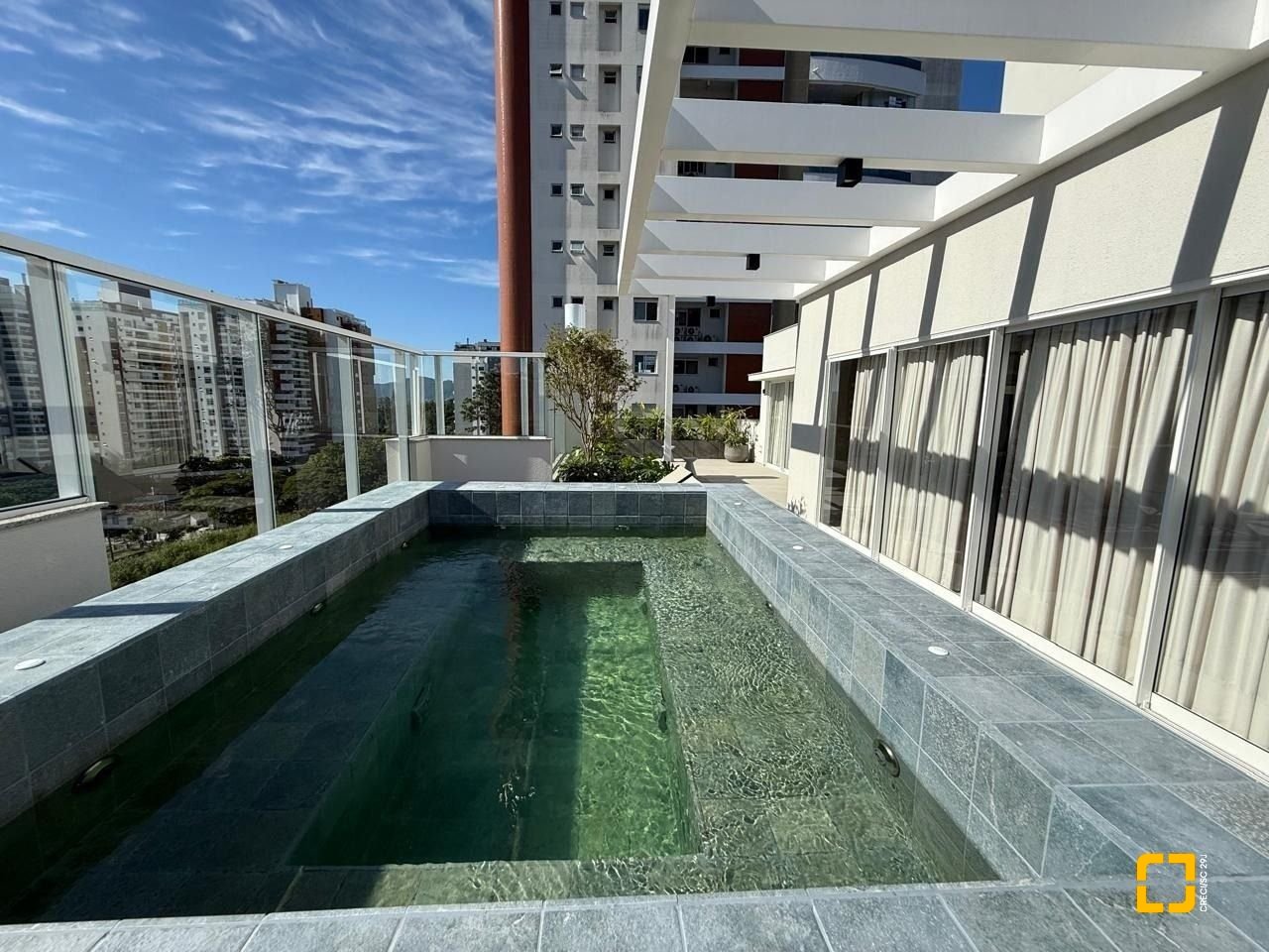 Apartamento com 65m², 2 quartos (sendo 1 suíte), 1 garagem, no bairro Agronômica em Florianópolis