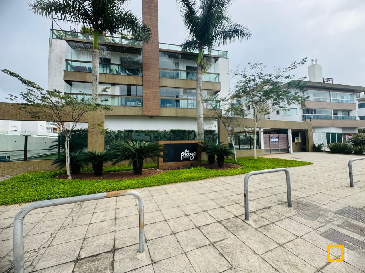 Apartamento com 79m², 3 quartos (sendo 1 suíte), 1 garagem, no bairro Campeche em Florianópolis