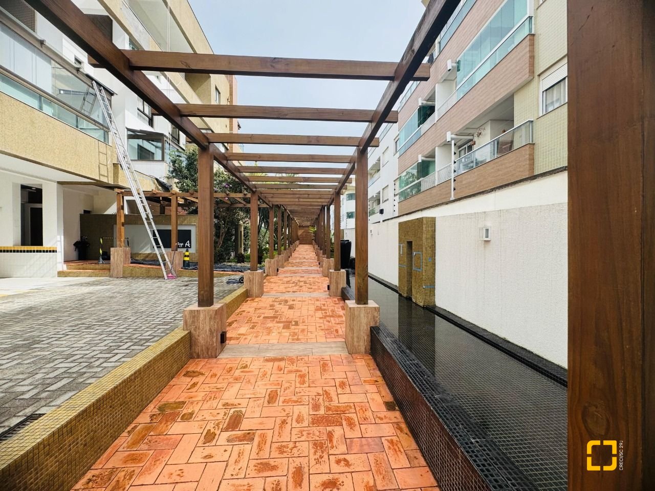 Apartamento com 79m², 3 quartos (sendo 1 suíte), 1 garagem, no bairro Campeche em Florianópolis