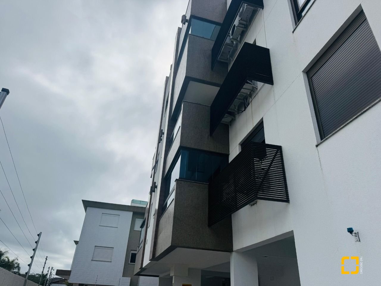 Apartamento com 79m², 3 quartos (sendo 1 suíte), 1 garagem, no bairro Campeche em Florianópolis