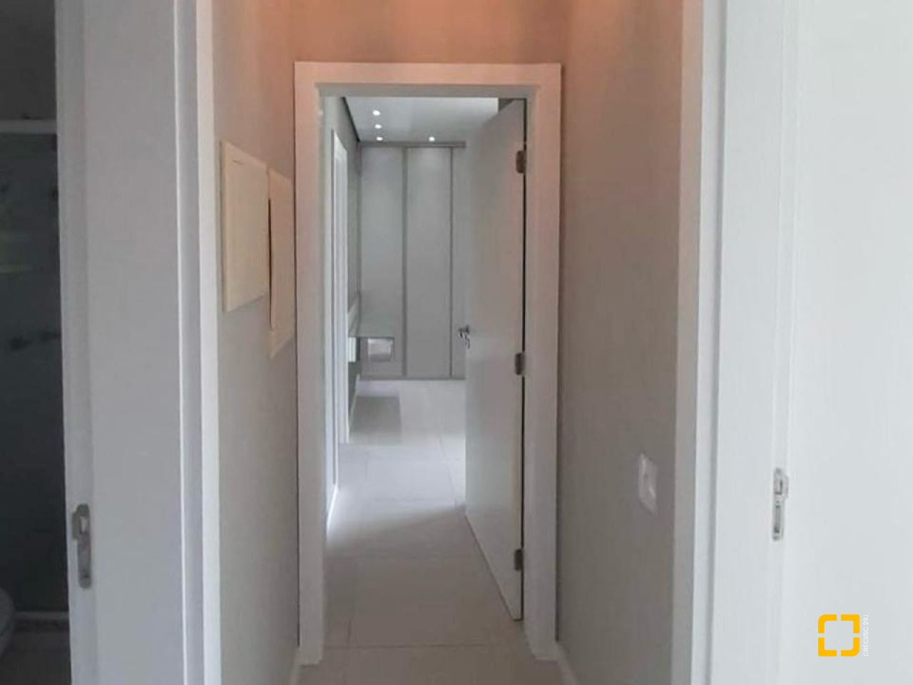 Apartamento com 79m², 3 quartos (sendo 1 suíte), 1 garagem, no bairro Campeche em Florianópolis