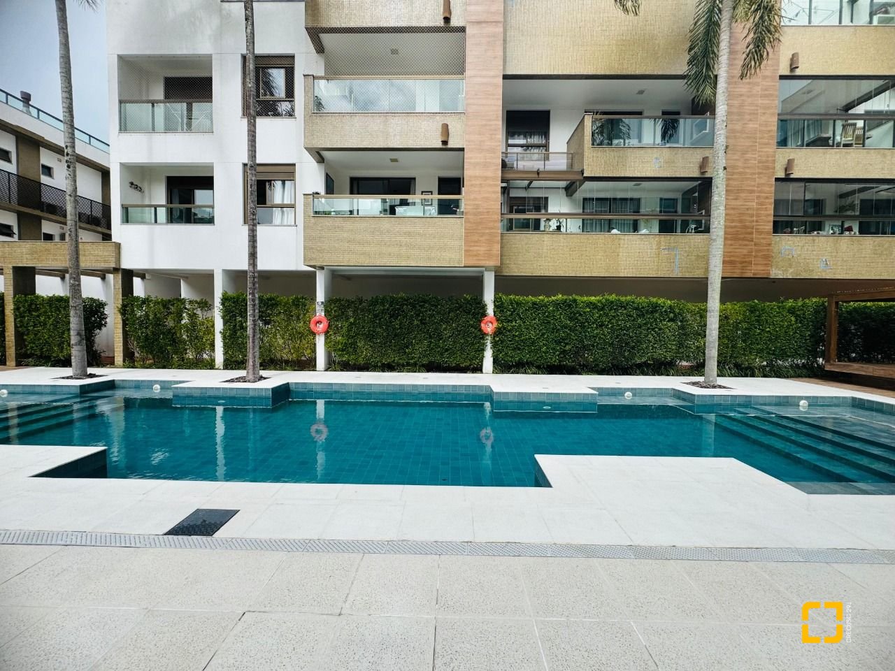 Apartamento com 79m², 3 quartos (sendo 1 suíte), 1 garagem, no bairro Campeche em Florianópolis