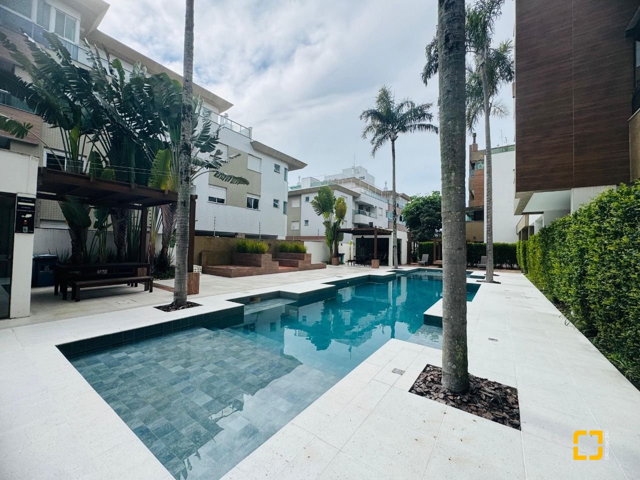 Apartamento com 79m², 3 quartos (sendo 1 suíte), 1 garagem, no bairro Campeche em Florianópolis