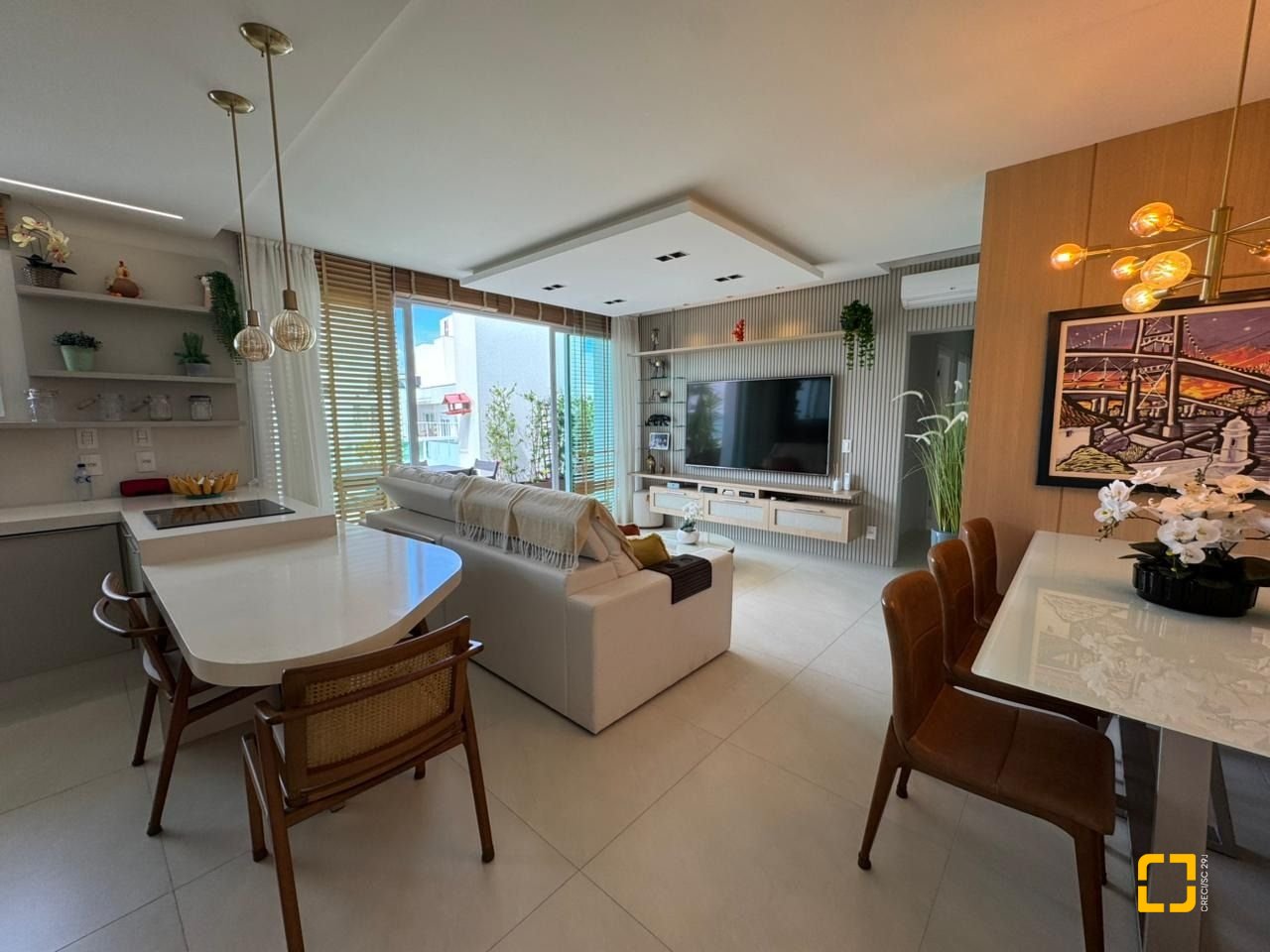 Cobertura com 166m², 3 quartos (sendo 1 suíte), 2 garagens, no bairro Jurerê em Florianópolis