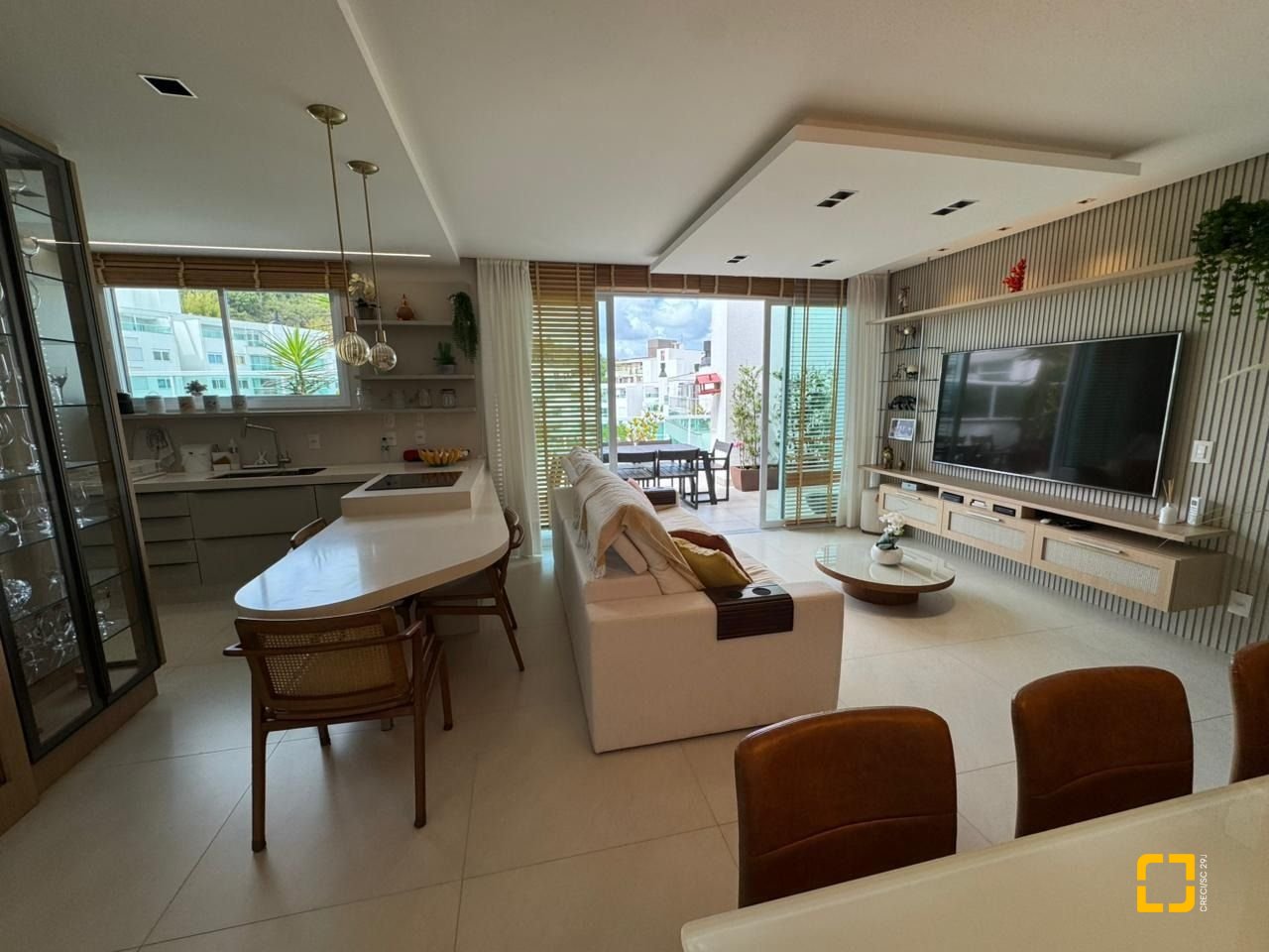 Cobertura com 166m², 3 quartos (sendo 1 suíte), 2 garagens, no bairro Jurerê em Florianópolis