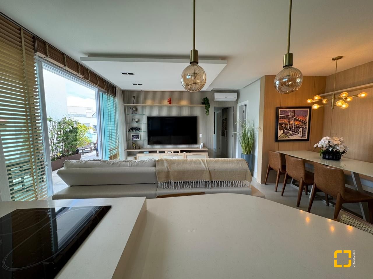 Cobertura com 166m², 3 quartos (sendo 1 suíte), 2 garagens, no bairro Jurerê em Florianópolis