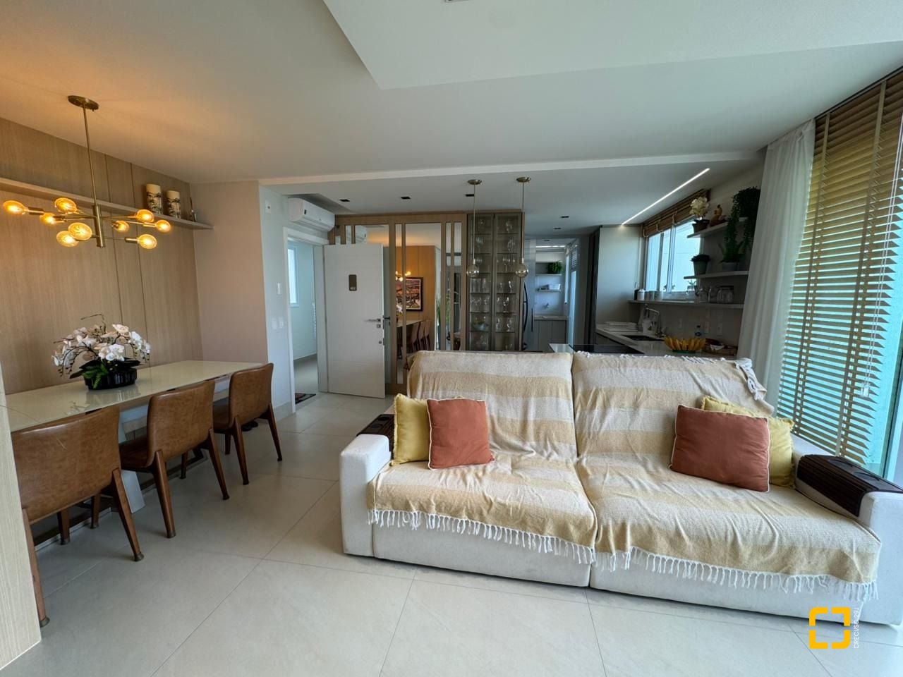 Cobertura com 166m², 3 quartos (sendo 1 suíte), 2 garagens, no bairro Jurerê em Florianópolis