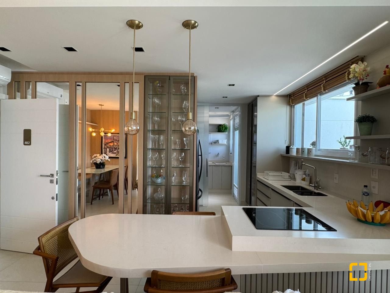 Cobertura com 166m², 3 quartos (sendo 1 suíte), 2 garagens, no bairro Jurerê em Florianópolis