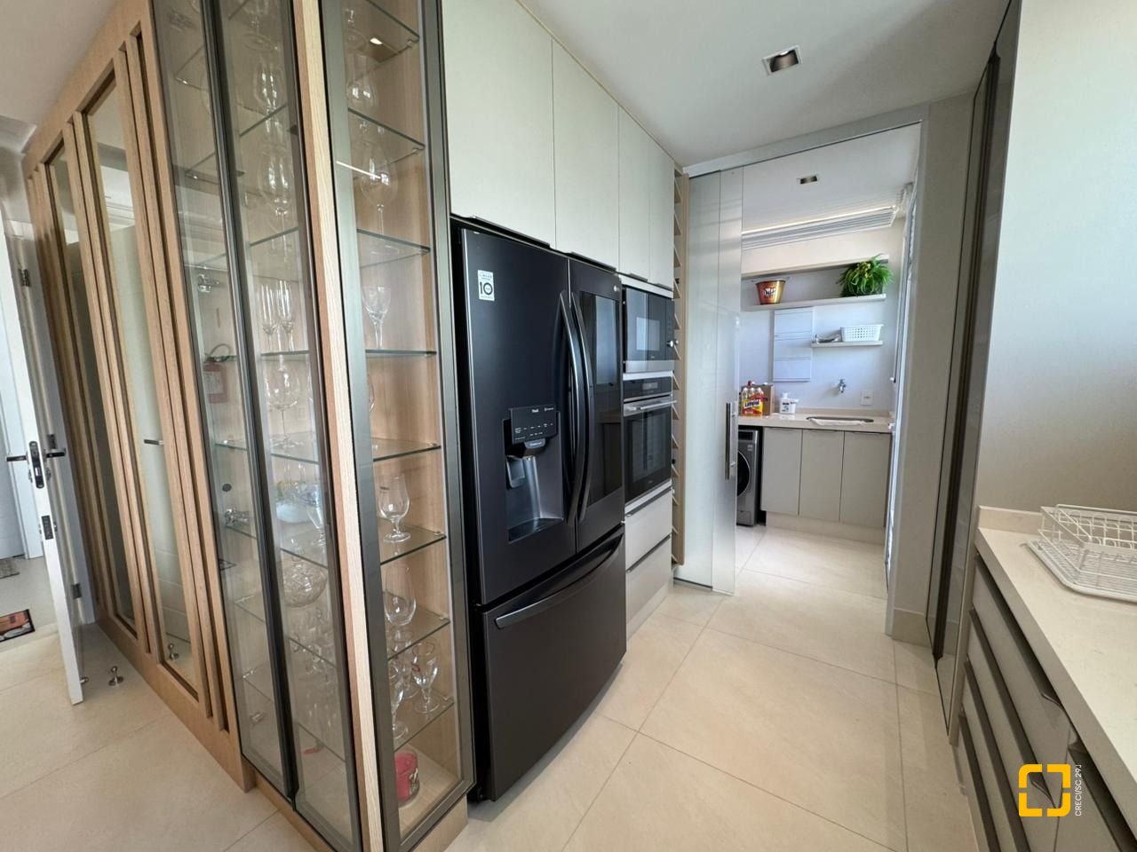 Cobertura com 166m², 3 quartos (sendo 1 suíte), 2 garagens, no bairro Jurerê em Florianópolis