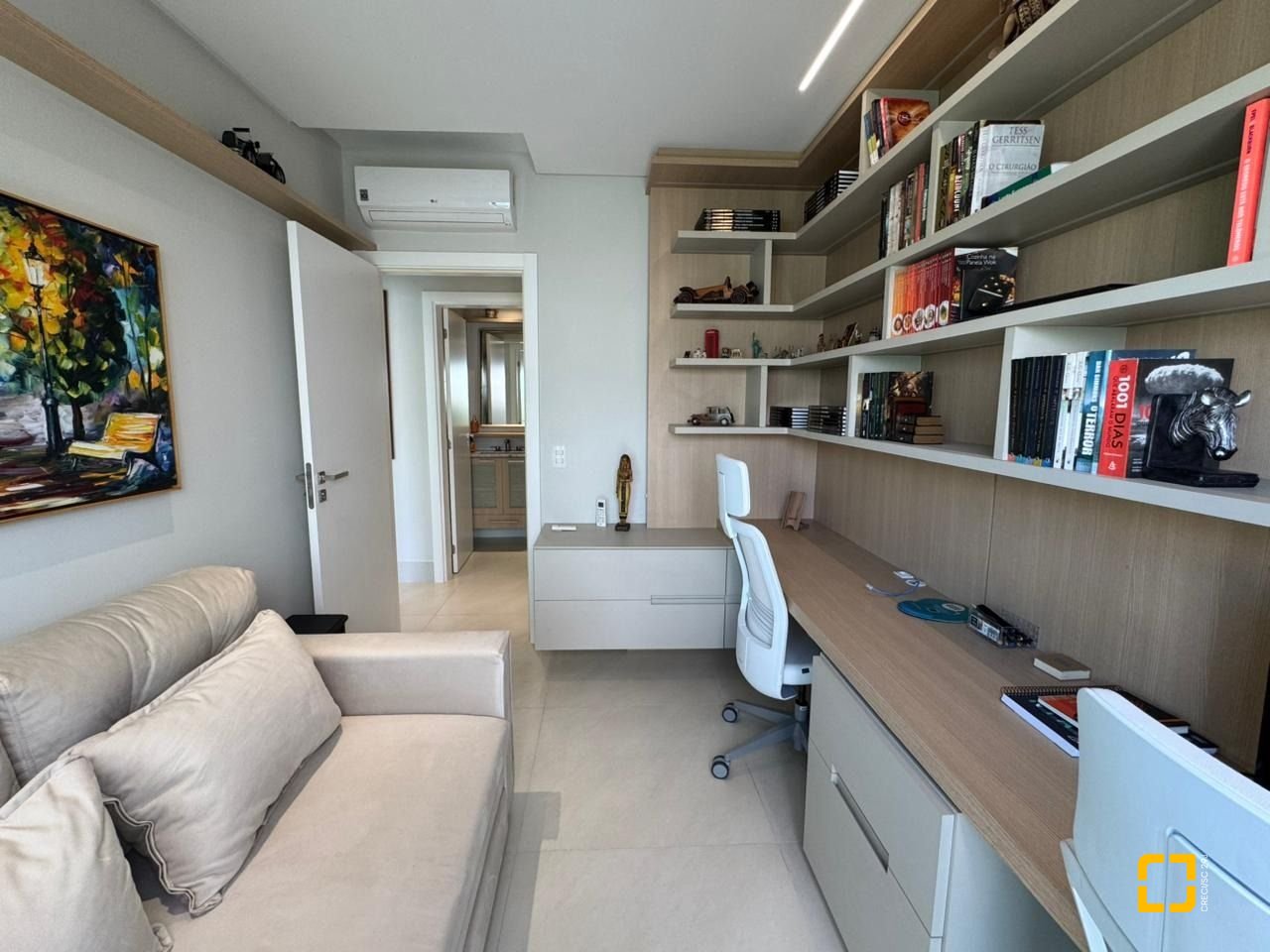 Cobertura com 166m², 3 quartos (sendo 1 suíte), 2 garagens, no bairro Jurerê em Florianópolis