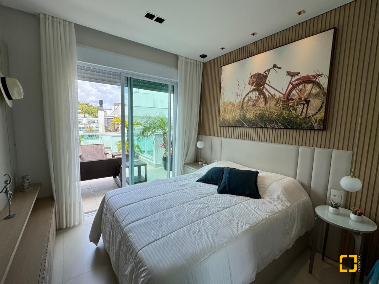 Cobertura com 166m², 3 quartos (sendo 1 suíte), 2 garagens, no bairro Jurerê em Florianópolis