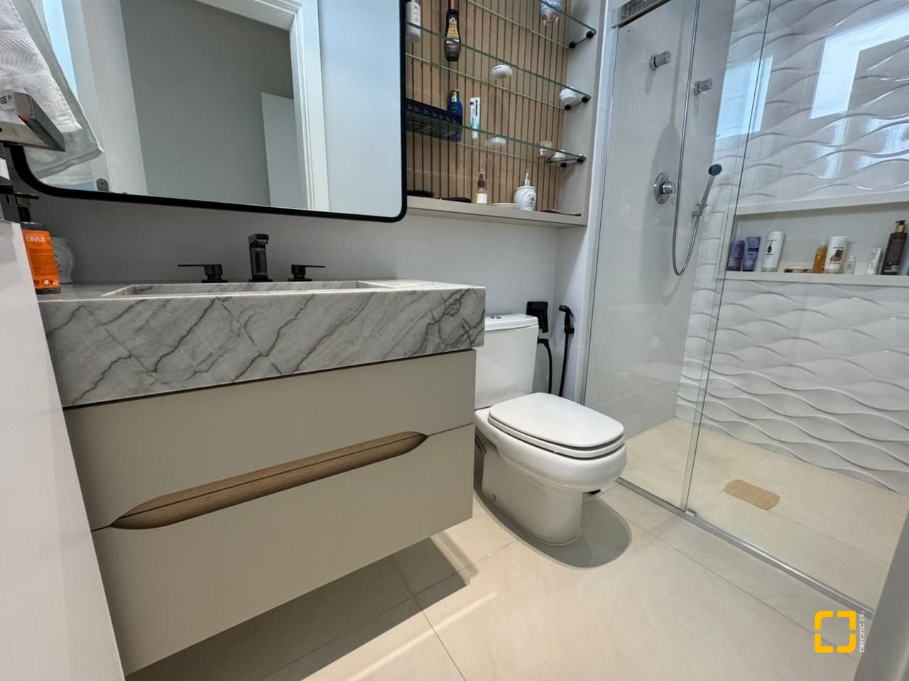 Cobertura com 166m², 3 quartos (sendo 1 suíte), 2 garagens, no bairro Jurerê em Florianópolis