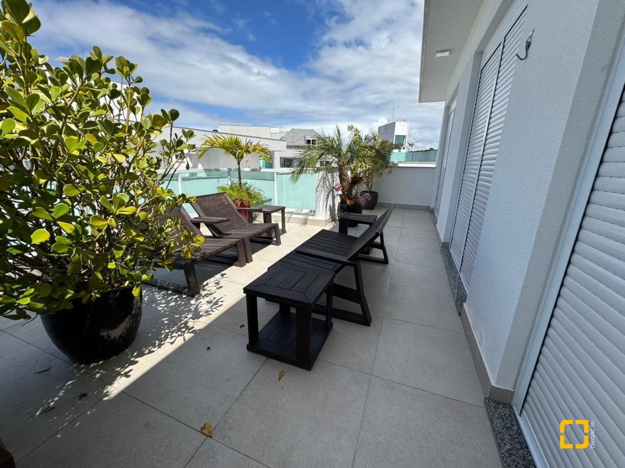 Cobertura com 166m², 3 quartos (sendo 1 suíte), 2 garagens, no bairro Jurerê em Florianópolis