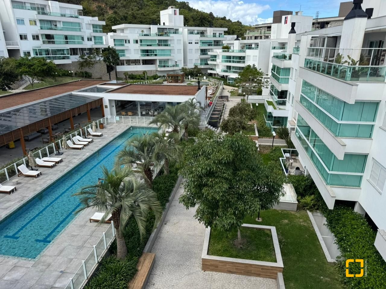Cobertura com 166m², 3 quartos (sendo 1 suíte), 2 garagens, no bairro Jurerê em Florianópolis